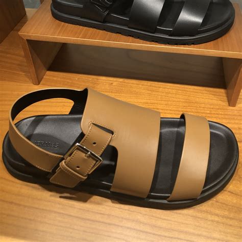 sandal hermes pria|Hermès.